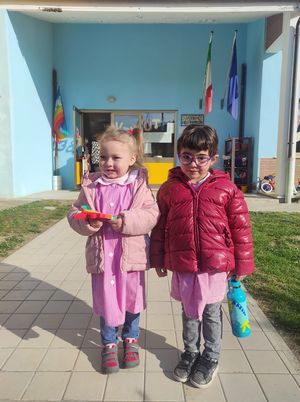 Vladislava e Aurora nuove amiche alla scuola materna